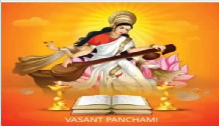 વસંત પંચમી ખુશી, ઉલ્લાસ અને પ્રેમનો પર્વ છે. માહ મહિનાની પાંચમની તિથિ પર દેવી સરસ્વતી પ્રગટ થયા હતા. આ દિવસથી વસંત ઋતુની શરૂઆત માનવામાં આવે છે, એટલા માટે આને વસંત પંચમી કહેવામાં આવે છે. વંસત ઋતુઓનો રાજા છે. આ વર્ષે વસંત પંચમી 14 ફેબ્રુઆરી 2024ના રોજ એટલે આજે ઉજવવામાં આવી રહી છે. આ દિવસે પીળા રંગનું ખાસ મહત્વ છે. સામાન્ય રીતે લોકોને એ સવાલ થાય છે કે વસંત પંચમી પર માતા સરસ્વતીની પૂજામાં ભોગ પ્રસાદથી લઇ પીળા કપડાં જ કેમ ધારણ કરવામાં આવે છે. આ દિવસે પીળી વસ્તુઓનું દાન કરવાનું વિશેષ મહત્વ છે. તો ચાલો જાણીએ વસંત પંચમીનું પીળા રંગ સાથે શું કનેક્શન છે.  વાસ્તવમાં હિન્દુ ધર્મમાં પીળો રંગ ખૂબ જ શુભ માનવામાં આવે છે. પીળો રંગ જ્ઞાન અને શુભતાનું પ્રતિક છે. વસંત પંચમીનો દિવસ પીળા રંગ સાથે જોડાયેલો છે. તેને સકારાત્મકતાનું પ્રતિક માનવામાં આવે છે. આ તમામ વસ્તુઓ પીળા રંગને વસંત પંચમી સાથે જોડે છે. વસંત પંચમી પર લોકો પીળા રંગના કપડાં પહેરે છે અને પીળા રંગનું ભોજન પણ બનાવે છે. માતા રાણીને પીળો રંગ અર્પણ કરવામાં આવે છે. આ દિ