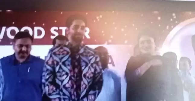 Update Actor Ayushmann Khurrana attends Jamnagar Navratri festival