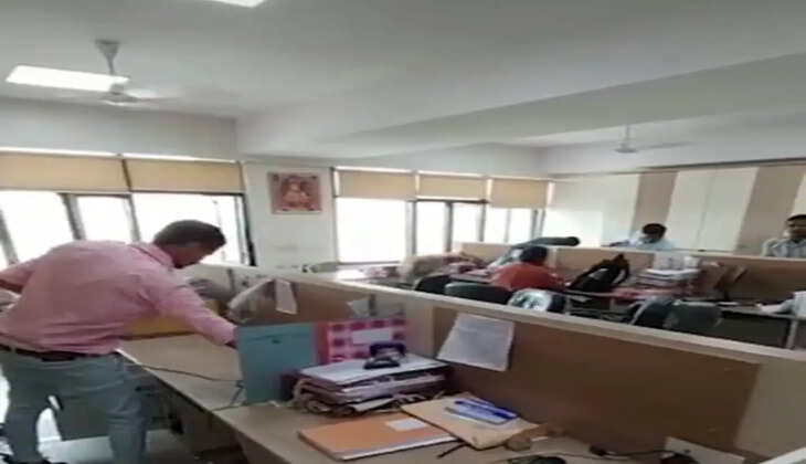 રિપોર્ટ@દેશ: દિવાળી અને બેસતા વર્ષ વચ્ચે આવતા પડતર દિવસે રજા જાહેર કરવામાં આવી