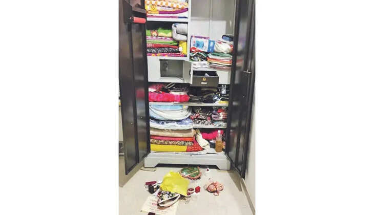 રિપોર્ટ@વઢવાણ: લીંબડી રેલવે સ્ટેશન સામે આવેલા શિવ-શક્તિનગરમાં બંધ મકાનમાં તસ્કરો ત્રાટક્યા