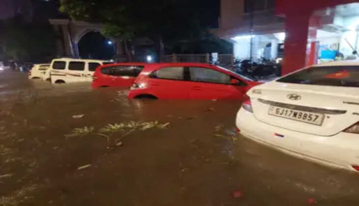 વરસાદ@અમદાવાદ: રસ્તા ઉપર વાહનોના ખડકલા, હજી બે દિવસ ભારે વરસાદની આગાહી, ચેતજો