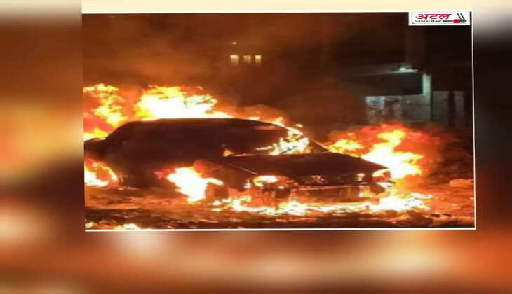 રિપોર્ટ@ગોંડલ: મોડી રાત્રે એક બંધ કારમાં અચાનક ભીષણ આગ લાગી, કારણ અકબંધ
