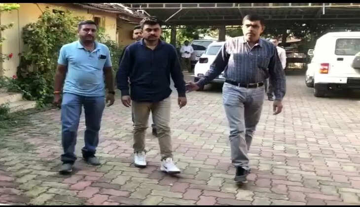 મહુવા સફળ એસીબીમા કોન્સ્ટેબલ ઝબ્બે