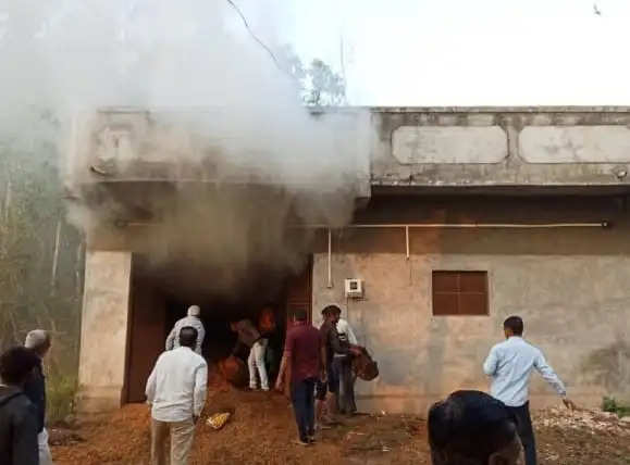 ઘટના@ગુજરાત: તમાકુના ગોડાઉનમાં અચાનકજ આગ લાગતા લોકોમાં અફરા તફરી  મચી