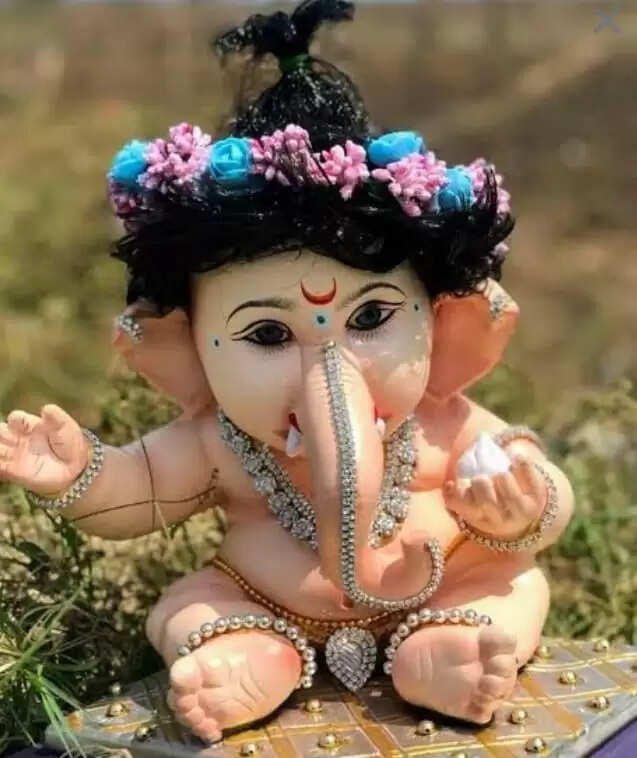 અપડેટ@દેશ: જ્વેલર્સ દ્વારા 'લાલ બાગચા રાજા' માટે નવ ફૂટ લાંબો ગોલ્ડ પ્લેટેડ ગુલાબનો હાર તૈયાર 