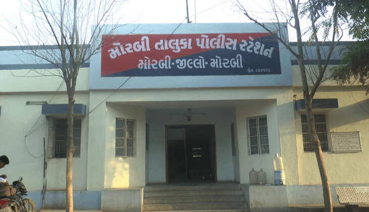 ગુનો@મોરબી: પડતર જગ્યામાં વસ્તુ મૂકવાની ના પાડતા ઉશ્કેરાયેલા પાડોશીએ ઘરમાં ઘૂસીને વૃદ્ધા પર હુમલો કર્યો