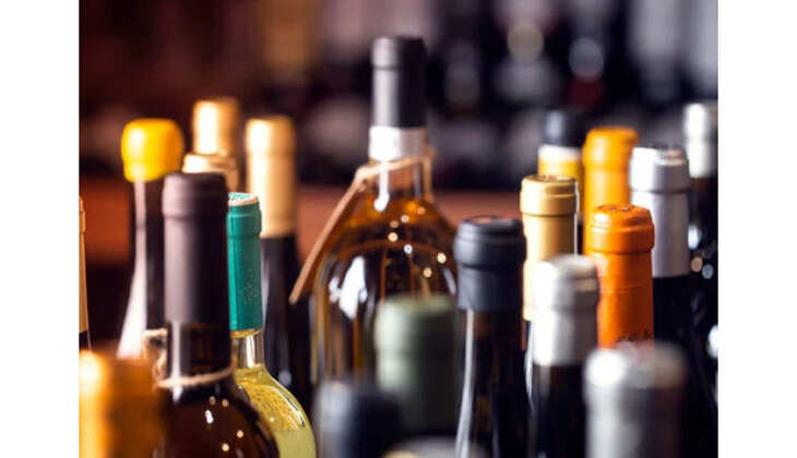 A report of police action after a car full of foreign liquor was caught from Crime Rajkot Circle