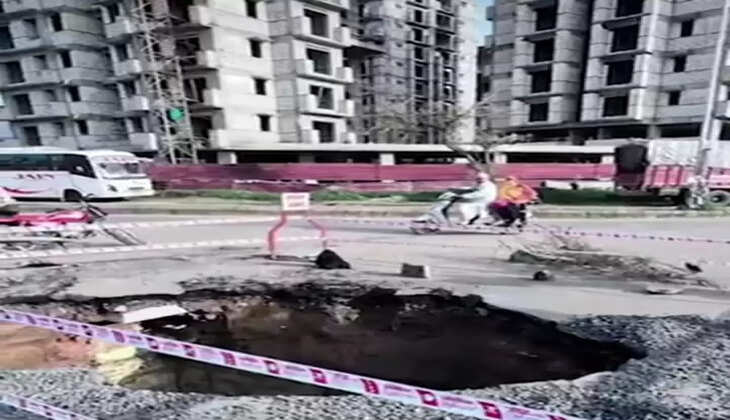 રિપોર્ટ@ગુજરાત: ચોમાસા દરમિયાન અમદાવાદના રોડમાં 19626 ખાડા પડ્યા