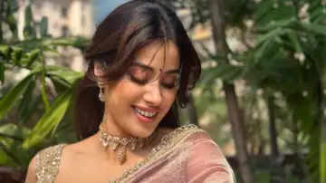મનોરંજન@મુંબઈ: અભિનેત્રી જાહ્નવી કપૂરે ફરી એકવાર પોતાના પરંપરાગત લુકથી ઈન્ટરનેટ પર ધૂમ મચાવી