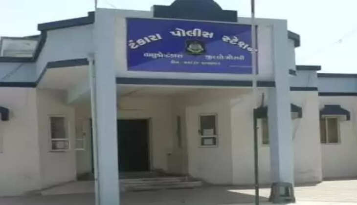 દુર્ઘટના@ટંકારા: મીતાણા ગામ નજીકથી પસાર થતા રાહદારીને કાર ચાલકે અડફેટ લેતા ગંભીર ઈજા 