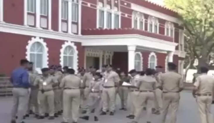 પોલીસ