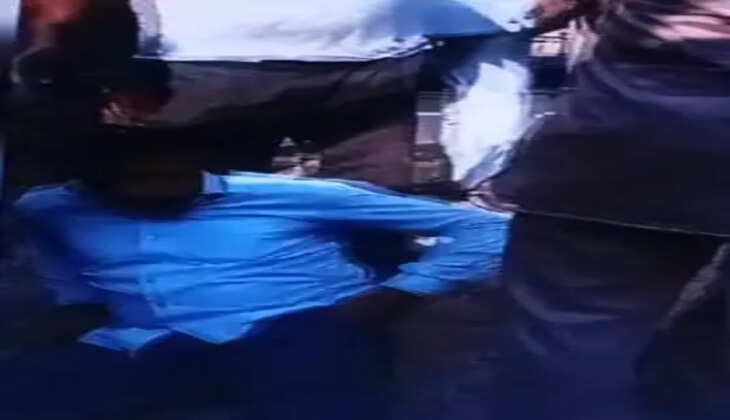 બનાવ@પાટણ: ચેકપોસ્ટ પર મારામારીની ઘટનાચેકપોસ્ટ પર વાહનચાલકો પાસેથી પૈસા પડાવતા શખ્શને માર મારવાની ઘટના