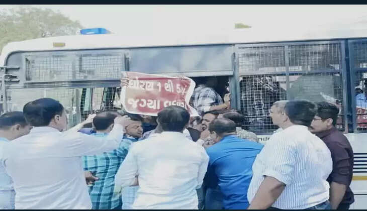 વિરોધ@ગાંધીનગર: ટેટ-1 પાસ ઉમેદવારોએ ભારે સૂત્રોચારો કરી વિરોધ પ્રદર્શન કર્યું