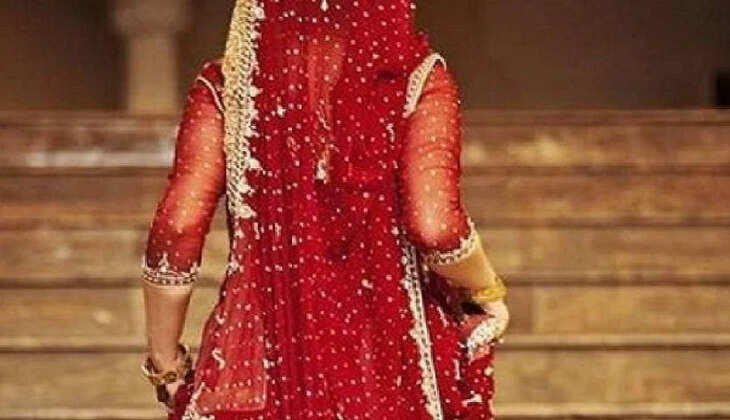 The incident came out of the Jaipur theater where the husband went to take the luggage and the wife disappeared