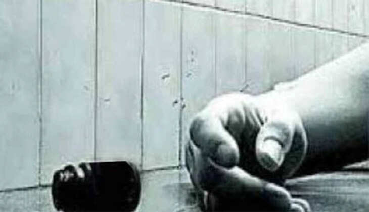 ઘટના@રાજકોટ: નોકરીની શોધમાં આવેલી યુવતિએ એસીડ પી લેતા  તેને  સારવાર માટે  સિવિલ હોસ્પિટલમાં ખસેડવામાં આવી